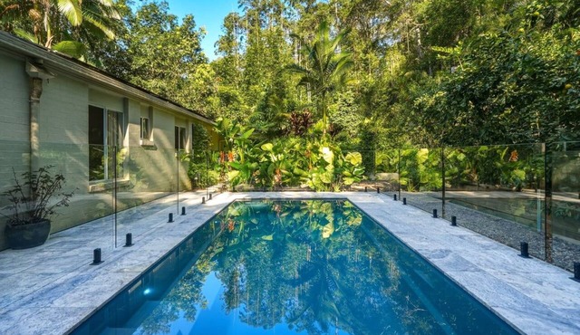 Greentree | Heated Pool | Fireplace | Sleeps 6 in Sunshine Coast