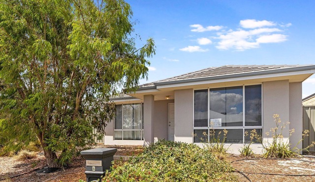 Gribble Ocean Gateway is a spacious new build 3 x2 home located in the upcoming suburb of Kealy. in KEALY