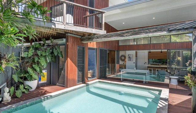 Grottamare - Stylish Lennox Head Village Holiday Home