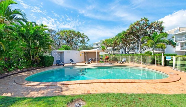 Ground Floor Beachfront Escape, Pool Views,Surfside Resort in Buddina