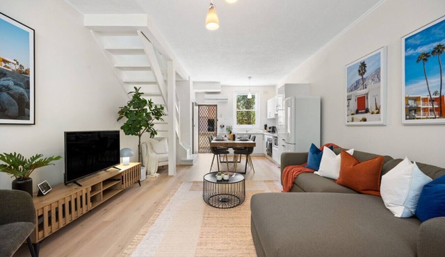 Hacienda at Henley - Chic Seaside Haven near Airport