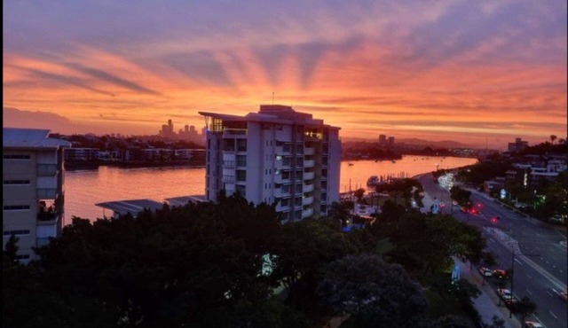 Hamilton Riverview Apt | Balcony & Pool