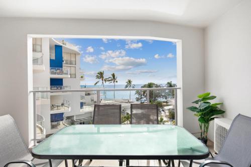 Hamptons Meets Hervey Bay In Upmarket Resort - Ocean Views in Hervey Bay