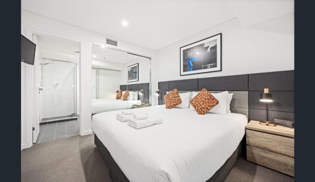 Happy BNB deluxe suit in adelaide CBD