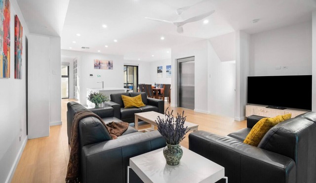 Harborview Modern 4 Bedroom Apartment 8F in Victor Harbor