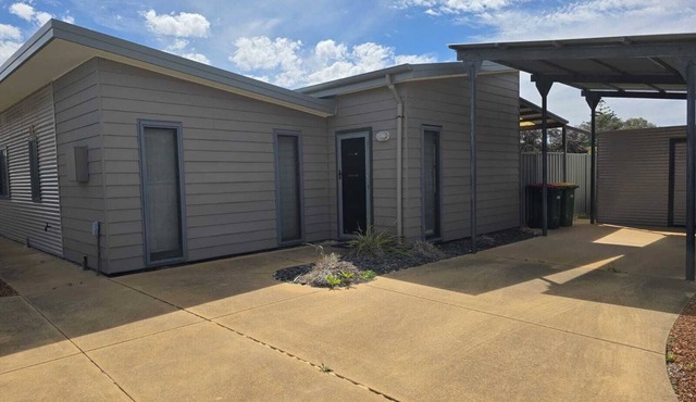 Harry's Place: 3 BR, 2 BA House in Lancelin, Sleeps 8 in Lancelin