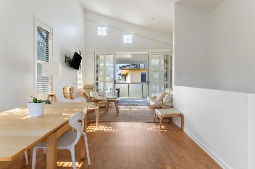 Hastings Hideout - 2BR Creekside Beauty by uHoliday