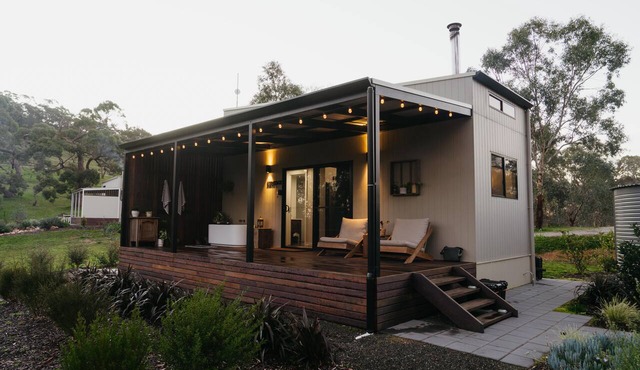 Heritage - Self contained tiny house with king bed.