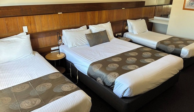 Hi Way Eight Motor Inn
