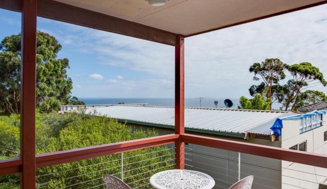 Hillside Haven by the Sea in Dromana