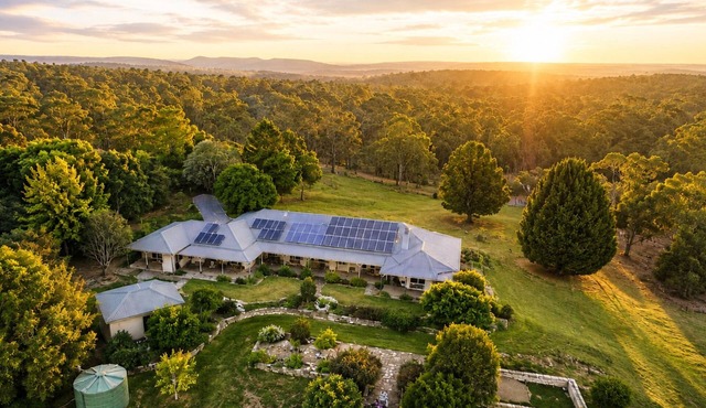 Hilltop Haven Adelaide Hills Retreat Pet Friendly with Night and Day Yards