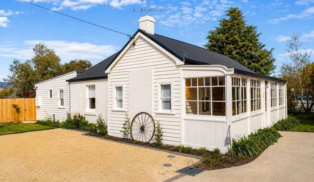 Historic Baker’s Cottage-Walk to Richmond Village