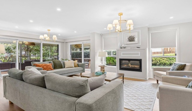 HOLIDAY RETREAT - THE VINTAGE HOLIDAY HOUSES