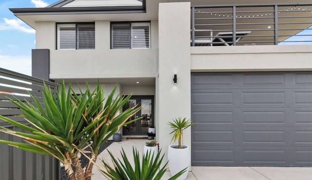 Home Waters Wannanup -Luxury coastal retreat with Pool & Spa