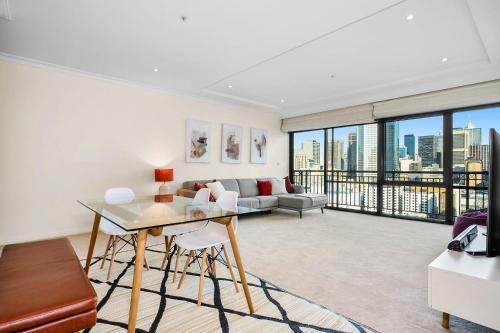 Horizon on Russell CBD Living with Pool, Gym & Access in Melbourne