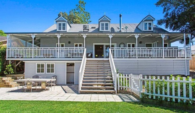 Huckleberry House - charming house in Berry