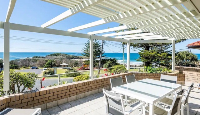Huge Ocean View apartment! Panoramic views.Wifi, linen, Smart TV+