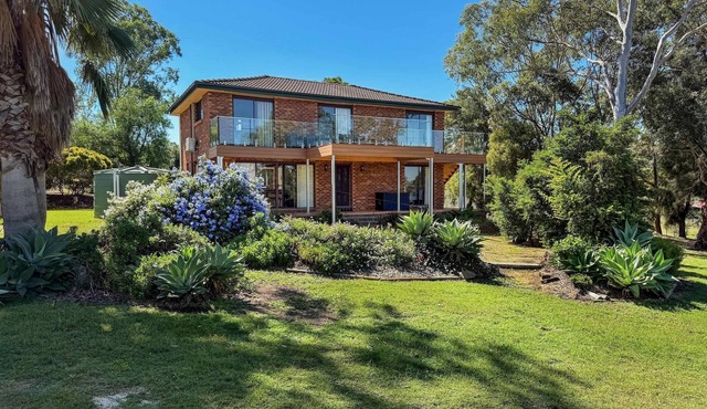 Hunter Homestead & Cottage - Large group accommodation in perfect Lovedale location