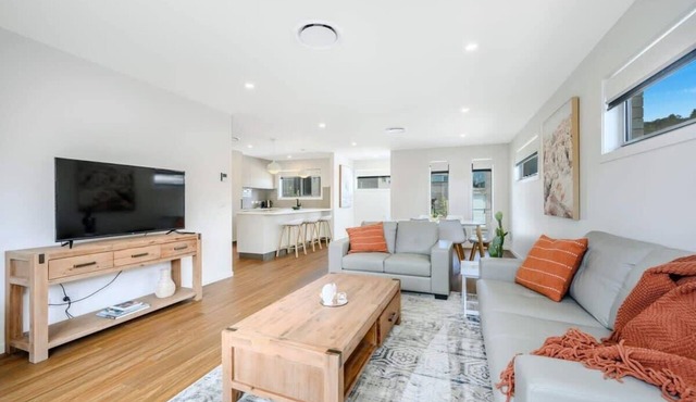 "Huon Villa" No.8 – 10 Mins to Airport/CBD