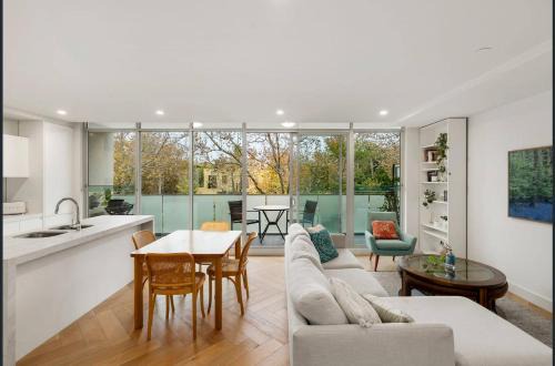 Iconic Elwood Executive 2BR Apt.