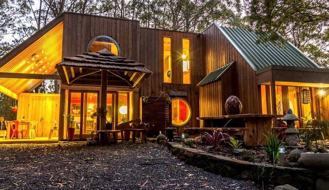 Idyllic Accommodation for a Meditation Retreat near Melbourne, Victoria in Benwerrin