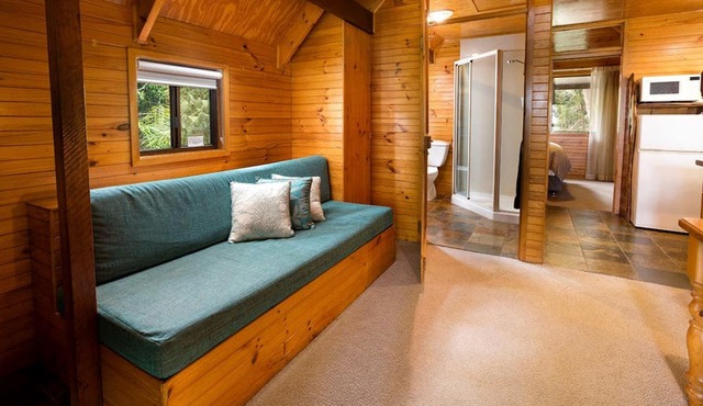 Idyllic Forest Cabin Perfect for a Hiking Trip near D'aguilar National Park, Queensland in Mount Glorious