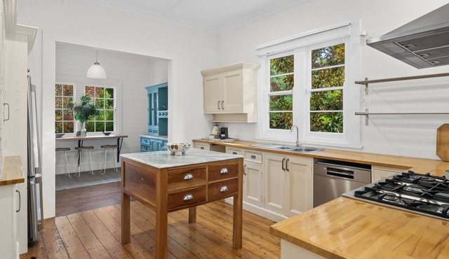 Idyllically Charming 5-Bed Country Cottage in Bundanoon