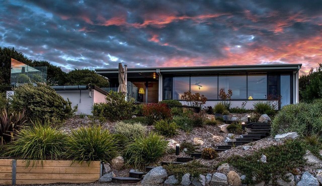 Impressive, Eco-Friendly Designer Rental with Pool for Bird Watchers and Ocean Enthusiasts in Venus Bay, Australia
