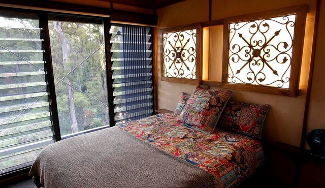 Impressive Gold Coast Tree House Ideal for Unique Queensland Holidays