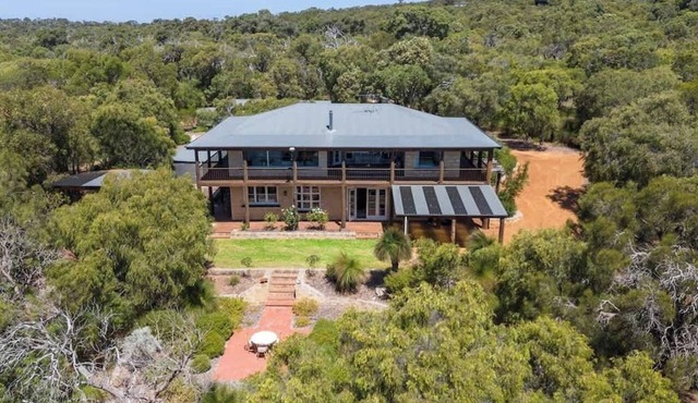 Inji Retreat Dual Bushland Retreat near the Coast