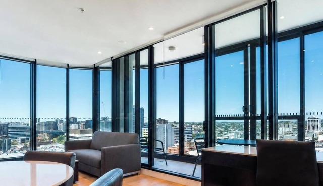 Inner City 2 bedroom Apartment with Parking in Fortitude Valley