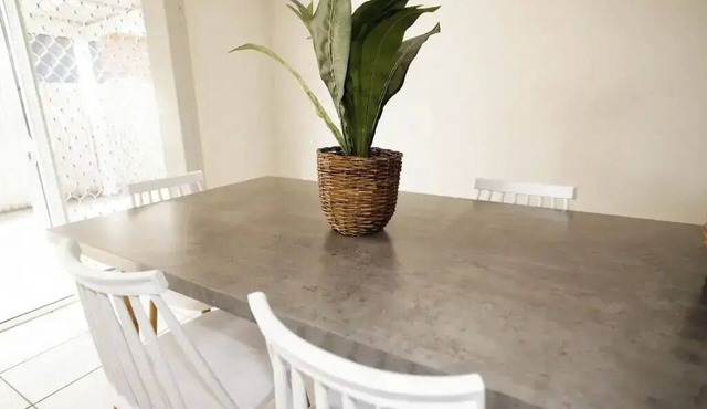 Inviting apartment nestled in Wagga CBDs eastern side!