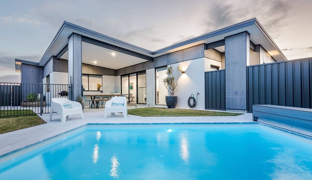 INVITING HOLIDAY ESCAPE BOASTING A SPARKLING POOL
