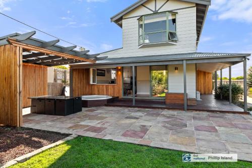 Island Escape with 12m Indoor Pool in Surf Beach