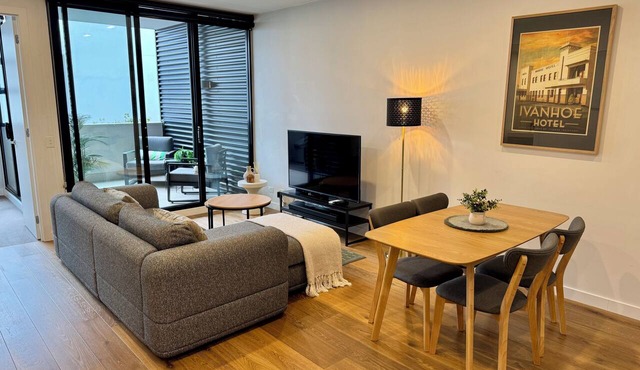 Ivanhoe Art Deco Style Apartment