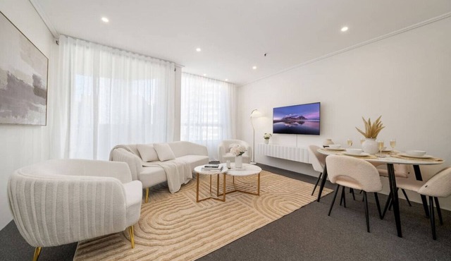 Ivory Atelier | CBD World Square w Pool + Parking