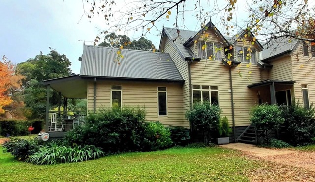 JAMIESON RIVERFRONT PROPERTY WITH FANTASIC OUTDOOR ENTERTAINMENT AREA in Jamieson