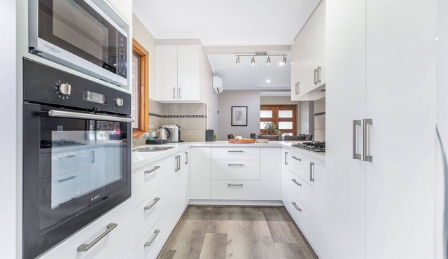 Jensen House - Blends the best of retro style with a full modern update in Echuca