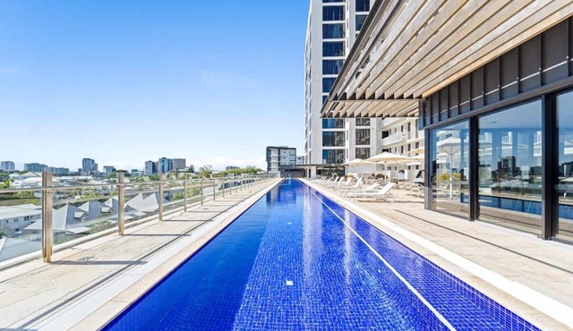 Johnson - Modern BrisbaneCity-Fringe Apt w Parking in Brisbane