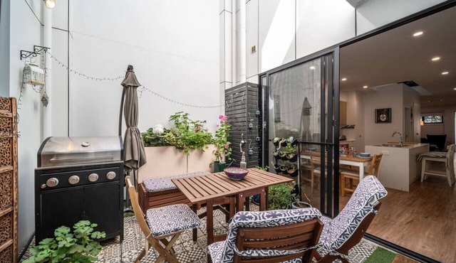 Kashida - Persian-Style Townhouse with Office
