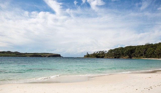 Kenny: Unique Designer Stay: 70s style & new renovation, 5 mins to Hyams Beach