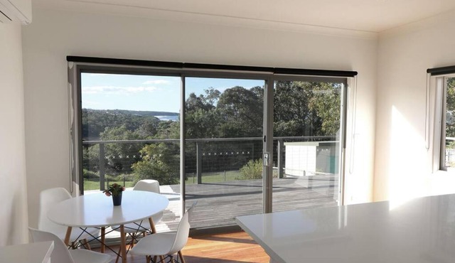 Kibanda on Lakeview - Fully fenced pet friendly in Merimbula