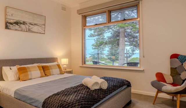 Koala Stay | Luxury Esplanade Retreat - Largs Bay
