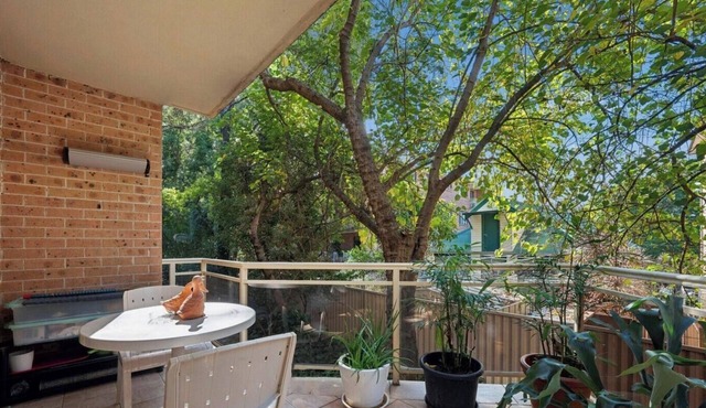 KozyGuru | Bexley | Urban Escape with Leafy Charm in Bexley