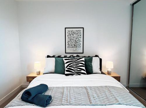 KozyGuru | Box Hill | Elegant City Hideaway