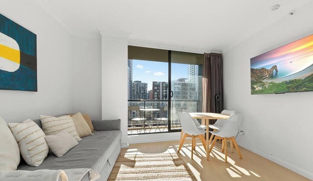 KozyGuru | Haymarket | Cozy 2-Bedroom Apartment