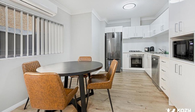 KozyGuru | Penrith | Spacious Ground Floor Gem