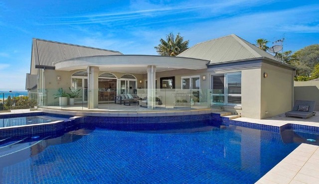 LA VISTA - OCEAN VIEWS, RESORT STYLE POOL & SPA