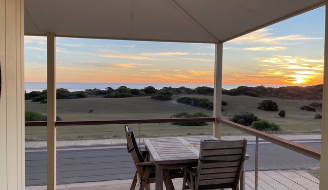 Lagoon View, Waterfront Sunsets Coastal Comfort in Horrocks