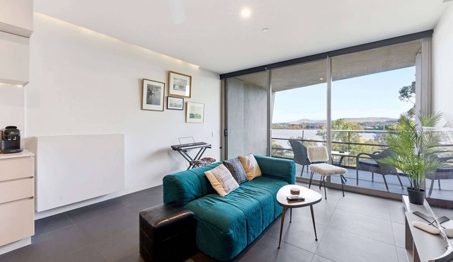 Lake View 1-Bed Apartment Canberra Centre